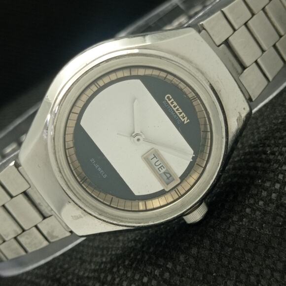 Vintage 1977 Citizen Automatic Womans Silver Watch W/daydate & Black accents